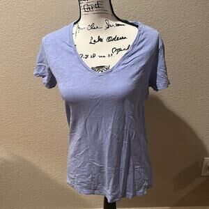 Felina light blue periwinkle v-neck tee sz M